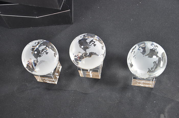 3000 sets of crystal globe school awards exported to Netherlands